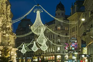 Austria, Vienna, The Graben pedestrian street with Christmas decorations