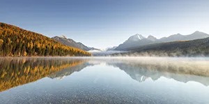 Images Dated 16th October 2018: Autumn at Bowman Lake, Glacier National Park, Montana, USA