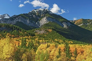 Images Dated 14th June 2023: Autumn in the Canadian Rockies Kananaskis Country, Alberta, Canada
