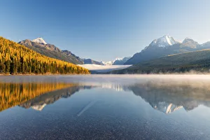 Autumn colours on Bowman Lake, Glacier National Park, Montana, USA
