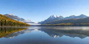 Images Dated 16th October 2018: Autumn colours at sunset on Bowman Lake, Glacier National Park, Montana, USA