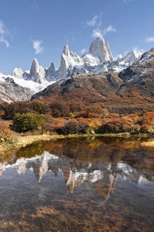 Andes Collection: Autumn scenery with lake reflection and Fitz Roy range in the background