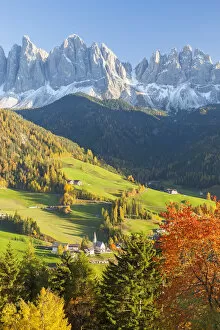 Images Dated 8th March 2013: Autumn, St. Magdalena village, Geisler Spitzen (3060m), Val di Funes, Dolomites mountains