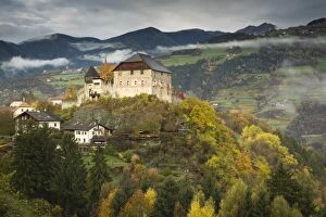 Images Dated 6th June 2017: an autumnal view of Summersberg Castle, Gufidaun, Gudon, Bolzano province, valley of the Eisack