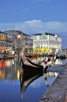 Images Dated 5th January 2015: Aveiro at twilight and the traditional boat Moliceiro. Portugal