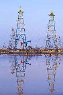 Images Dated 18th March 2013: Azerbaijan, Abseron Peninsula, Oil Fields