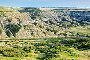 Images Dated 14th June 2023: badlands landscape and valley Dry Island Buffalo Jump Provincial Park, Alberta, Canada