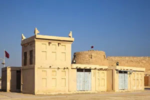 Images Dated 5th August 2015: Bahrain, Manama, Arad Fort and traditional buildings with wind towers