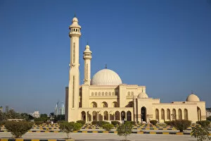 Images Dated 5th August 2015: Bahrain, Manama, Juffair, Al Fateh Mosque - The Grand Mosque