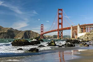 Images Dated 30th November 2017: Baker Beach with Golden Gate Bridge in the background, San Francisco, California, USA