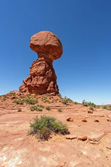 Balanced Rock, Arches National Park, Grand County, Utah, USA
