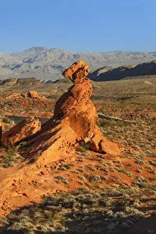 Images Dated 8th June 2021: Balanced Rock, Valley of Fire State Park, Nevada, USA