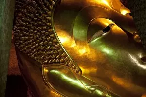 Sight Seeing Gallery: Bangkok, Thailand. The reclining Buddha in Wat Pho. 46 m long and 15 m high gilded