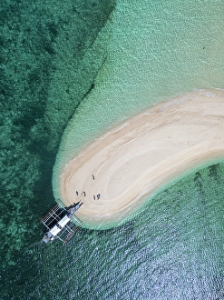 Sandbar Prints: Banka boat on a Sandbar near the Gigantes Islands