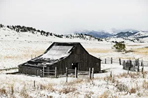 Images Dated 2nd May 2019: Barn in Montanas Wild North, Montana, USA