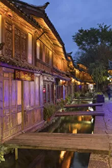 Images Dated 14th February 2017: Bars and restaurants along canal at dusk, Lijiang (UNESCO World Heritage Site), Yunnan