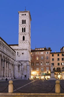 Images Dated 22nd December 2017: Basilica church of San Michele in Foro lit up at night, Lucca, Tuscany, Italy
