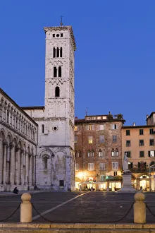 Images Dated 22nd December 2017: Basilica church of San Michele in Foro lit up at night, Lucca, Tuscany, Italy