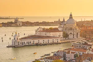 Basilica di Santa Maria della Salute, Grand Canal, Venice, Veneto, Italy