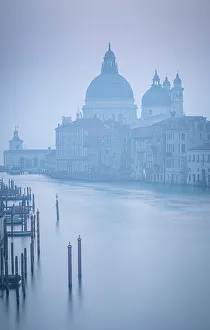Images Dated 8th February 2023: Basilica di Santa Maria della Salute on the Grand Canal, Venice, Veneto, Italy