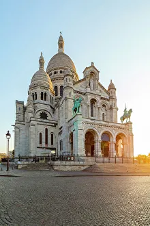 Images Dated 20th June 2023: The Basilica of Sacre Coeur de Montmartre at Sunrise, Montmartre, Paris, France