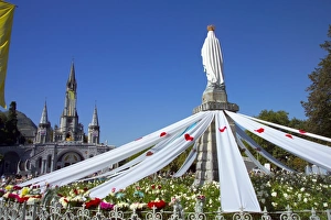 Basilique Notre-Dame du Rosaire, Lourdes, Midi-Pyrenees, France
