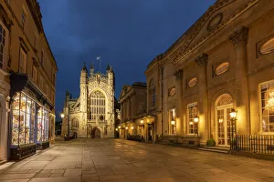 Images Dated 8th December 2021: Bath Abbey and the Grand Pump Room along Abbey Churchyard at twilight, Bath, Somerset