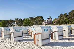 Images Dated 25th May 2016: Beach baskets and villa, Binz, Rugen Island, Mecklenburg-Western Pomerania, Germany