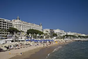 Images Dated 6th August 2008: Beach and Boulevard de la Croisette with Carlton Hotel, Cannes, Cote D Azur, France