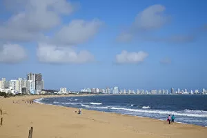 Images Dated 3rd October 2008: Beach and hotels, Punta del Este, Uruguay