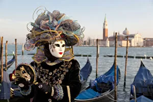 Images Dated 2nd May 2017: Beautiful costume and mask at the Venice Carnival, Piazza San Marco (St