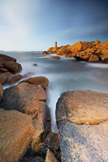 Tide Prints: a beautiful light envelope the majestic Lighthouse of Mean Ruz during a summer day