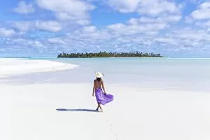 Pacific Islands Gallery: Beautiful woman on tropical beach Honeymoon Island, Aitutaki, Cook Islands (MR)