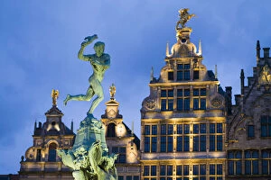 Images Dated 29th July 2016: Belgium, Antwerp, Brabo Fountain and Grotemarkt, buildings, dusk