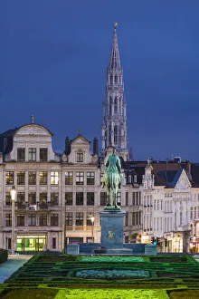 Belgium, Brussels, Mont des Arts, city skyline with Hotel de Ville tower, dawn