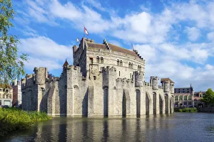 Belgum, Vlaanderen (Flanders), Ghent (Gent). Het Gravensteen castle on the Leie River