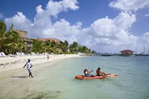 Images Dated 2nd April 2008: Belize, Ambergris Caye, San Pedro, Ramons Village Resort, Tourists sea kayaking