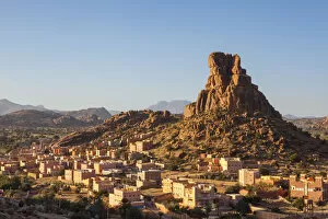 Images Dated 2nd August 2012: The Berber village of Aguerd Oudad and the rock formation Le Chapeau de Napoleon