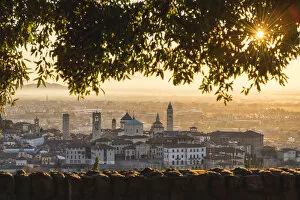 Images Dated 17th January 2017: Bergamo, Lombardy, Italy. High angle view over Upper Town (CittAA┬á Alta) at sunrise