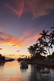 Images Dated 16th April 2019: Bermuda, Flatts Village
