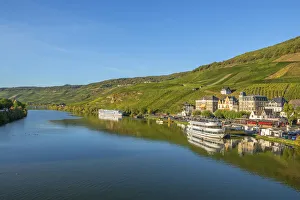 Images Dated 27th November 2018: Bernkastel-Kues, Mosel valley, Rhineland-Palatinate, Germany