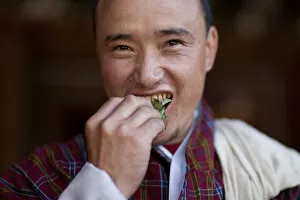 Images Dated 2nd February 2010: A Bhutanese man in a Gho eating Betel nut in Bhutan