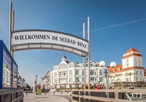 Images Dated 2nd November 2022: Binz pier on the island of Rugen with a view of the city, Mecklenburg-Western Pomerania