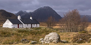 Images Dated 30th November 2016: Black Rock cottage and Buachaille Etive Mor mountain on Rannoch Moor in the Scottish Highlands