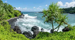 Maui Prints: Blacksand Beach, Pailoa Bay, Waianapanapa State Park, Maui, Hawaii, USA
