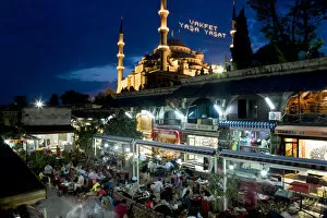Images Dated 26th February 2009: The Blue Mosque & rooftop restaurant, Sultanahmet District, Istanbul, Turkey