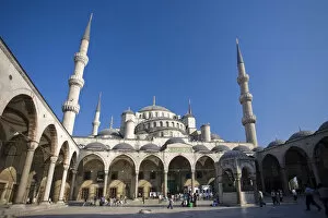 Images Dated 18th January 2008: Blue Mosque, Sultanhamet, Istanbul, Turkey