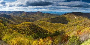 Images Dated 22nd October 2013: Blue Ridge Mountains in Autumn, Shenandoah National Park, Virginia, USA