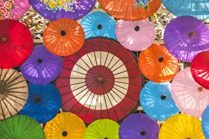 Images Dated 2nd January 2018: Bo Sang umbrella village, Chiang Mai, Thailand
