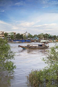 Images Dated 17th February 2015: Boat passing along Ben Tre River, Ben Tre, Mekong Delta, Vietnam
